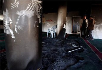Le lendemain de l'incendie d'une mosquée à Jérusalem, des colons sionistes brûlent une mosquée à Burqa et l’occupation ferme les alentours de Naplouse